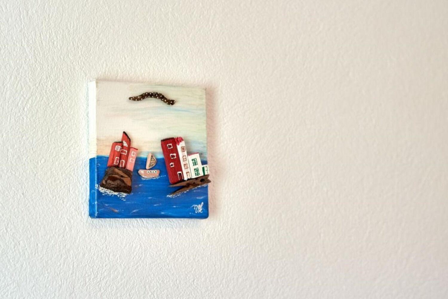 Mare - 30 M From Pebble *
