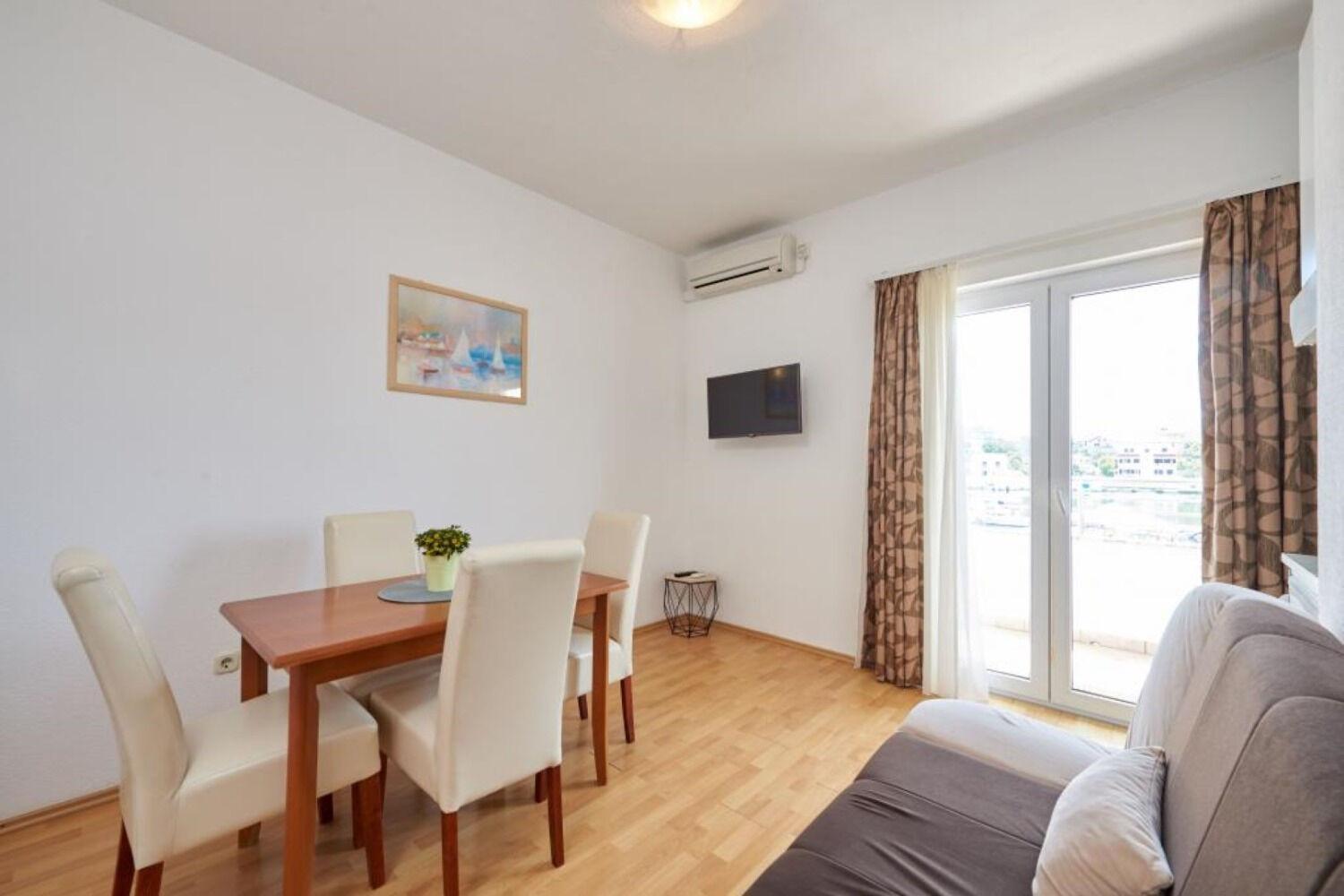 Mare - 30 M From Pebble Seget Vranjica